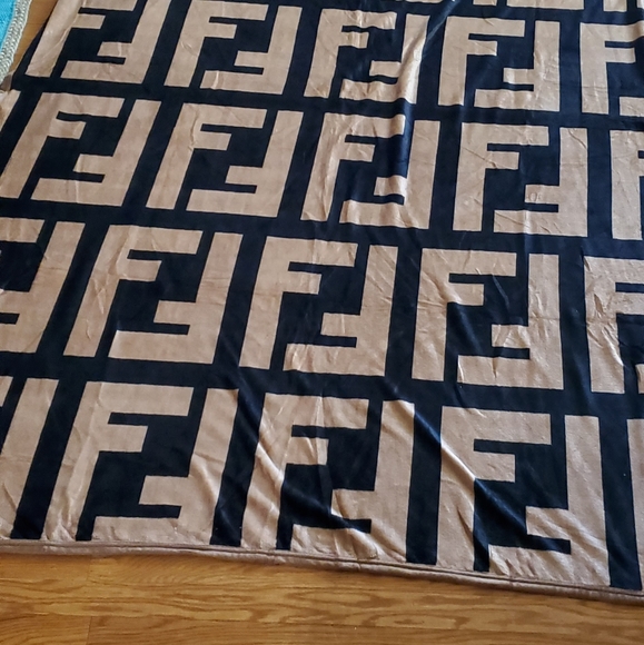 Blankets - PLUSH - Large to Queen - NWT - $65 - Picture 5 of 6